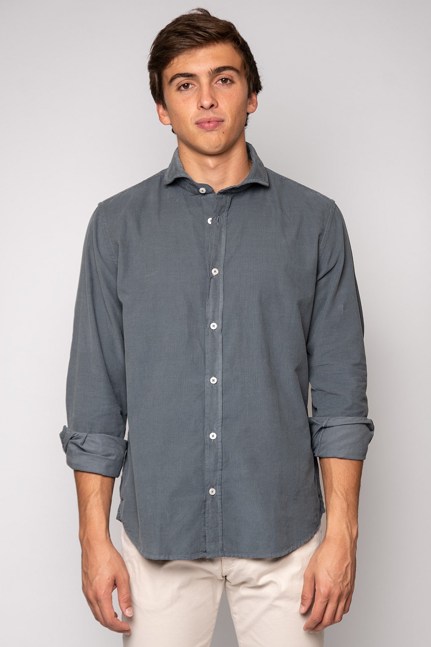 CAMISA DE MICROPANA GRIS