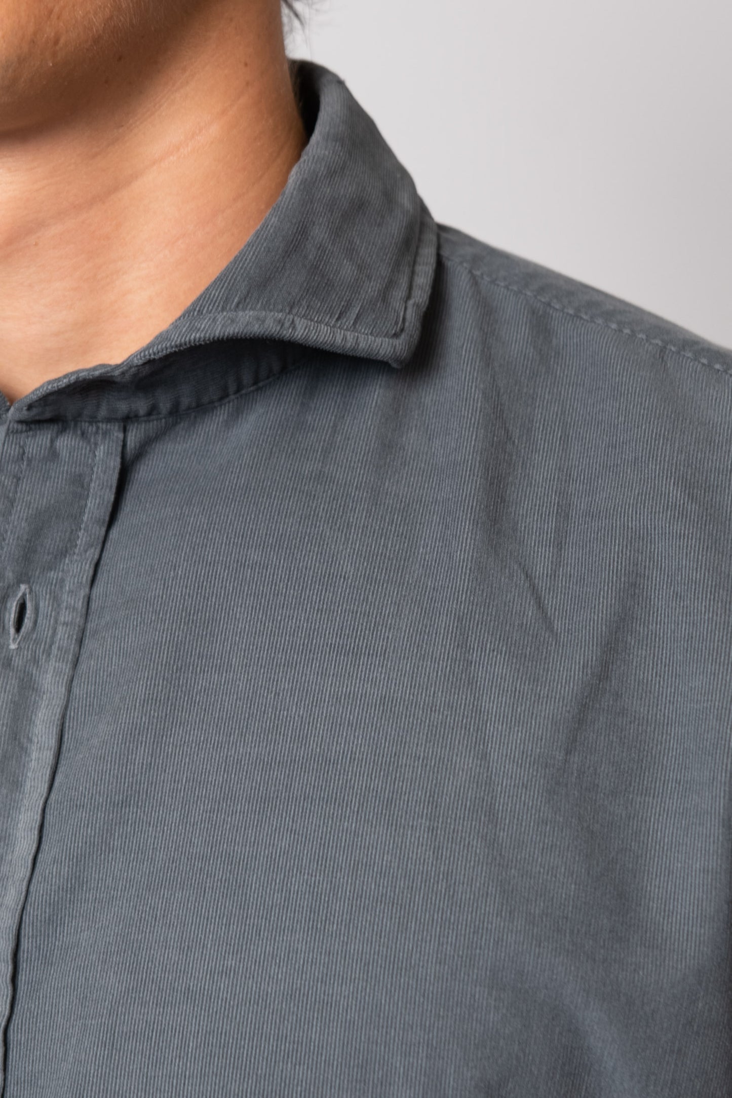 CAMISA DE MICROPANA GRIS