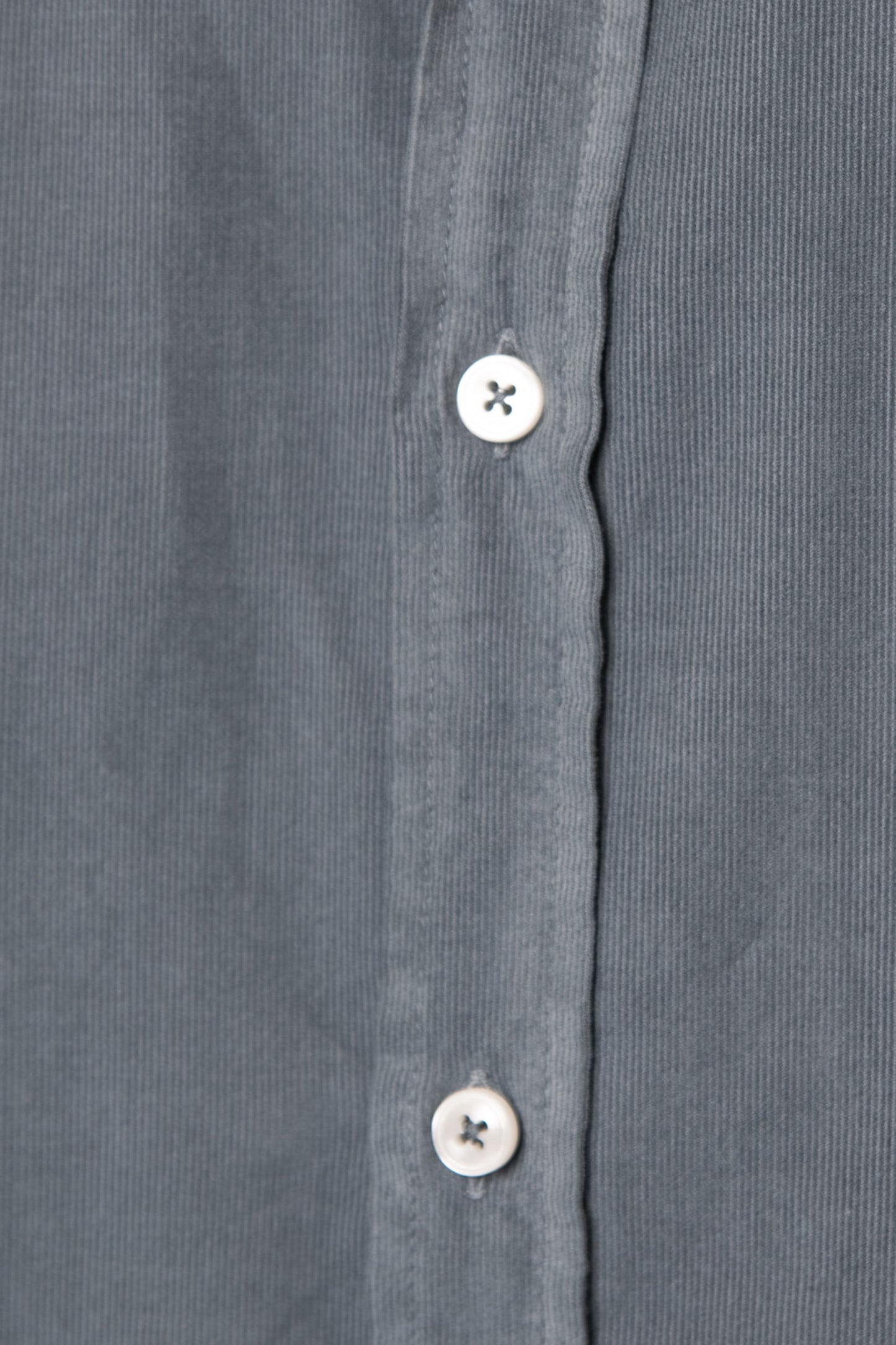 CAMISA DE MICROPANA GRIS