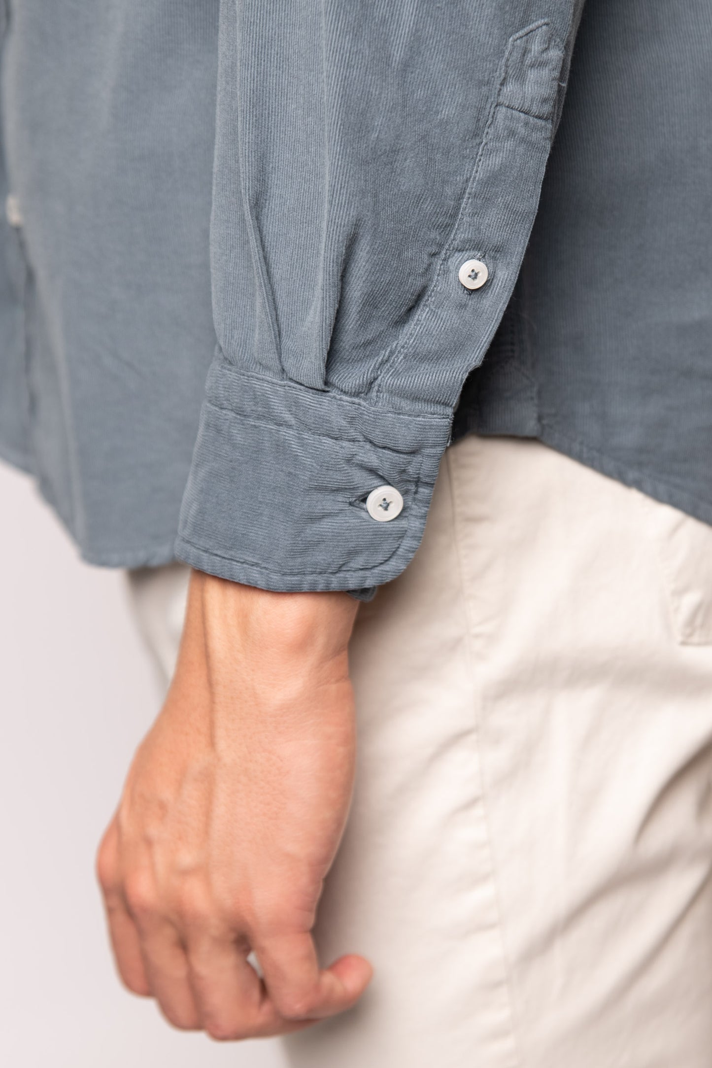 CAMISA DE MICROPANA GRIS