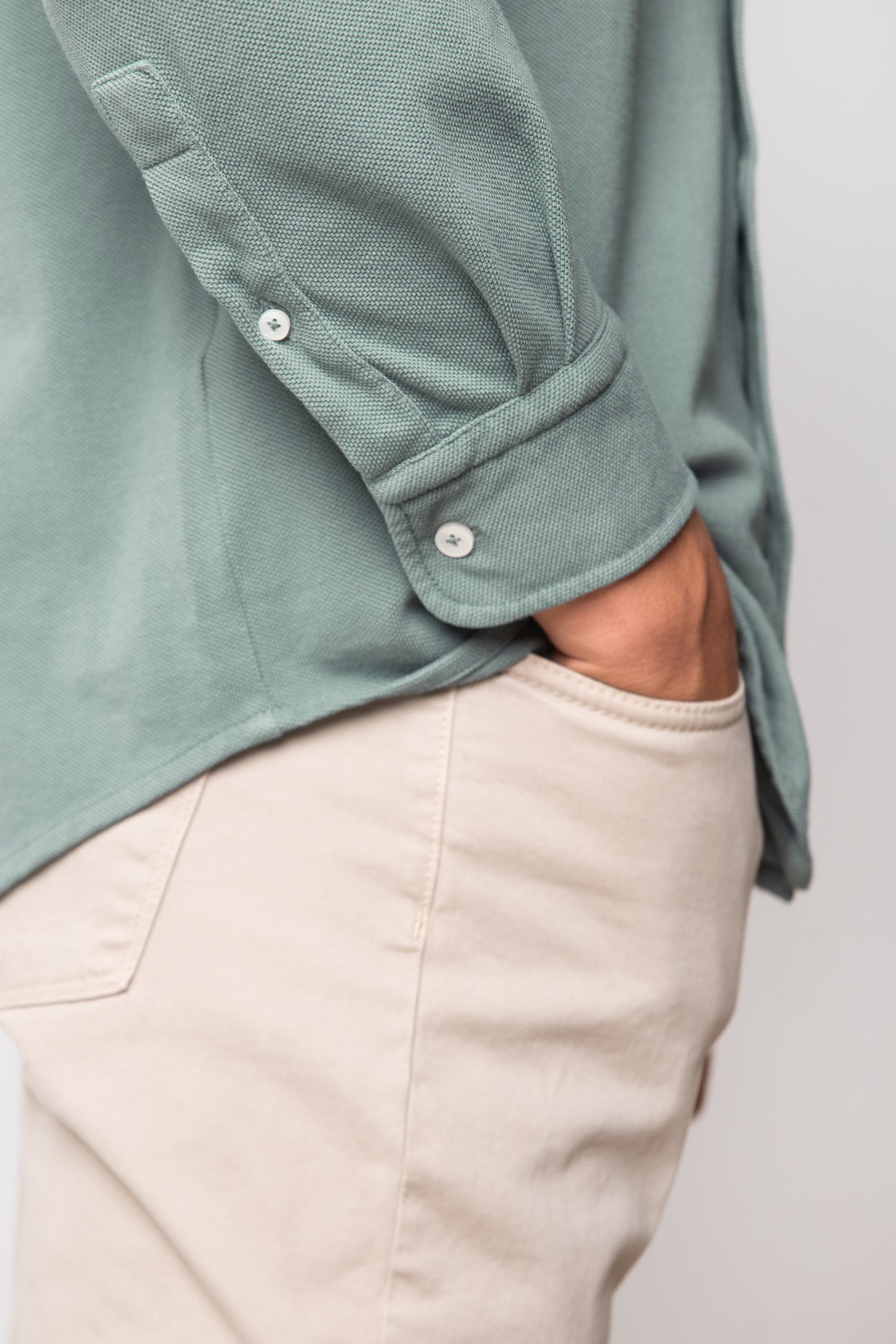 CAMISA DE PIQUÉ VERDE GRISÁCEO