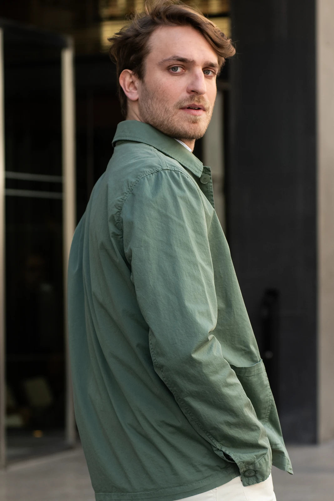 CHAQUETA LIGERA VERDE OLIVA