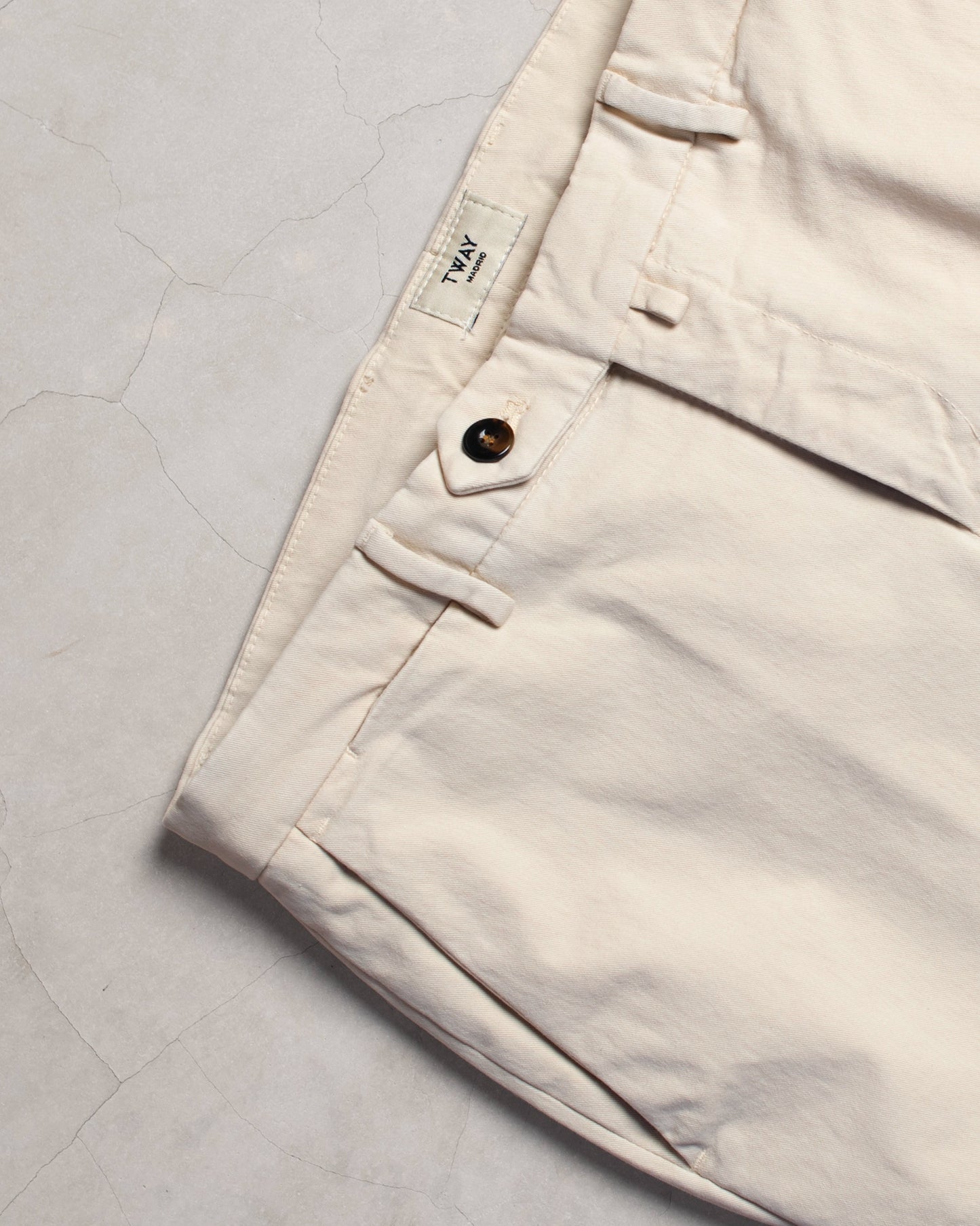 PANTALON CHINO HUESO