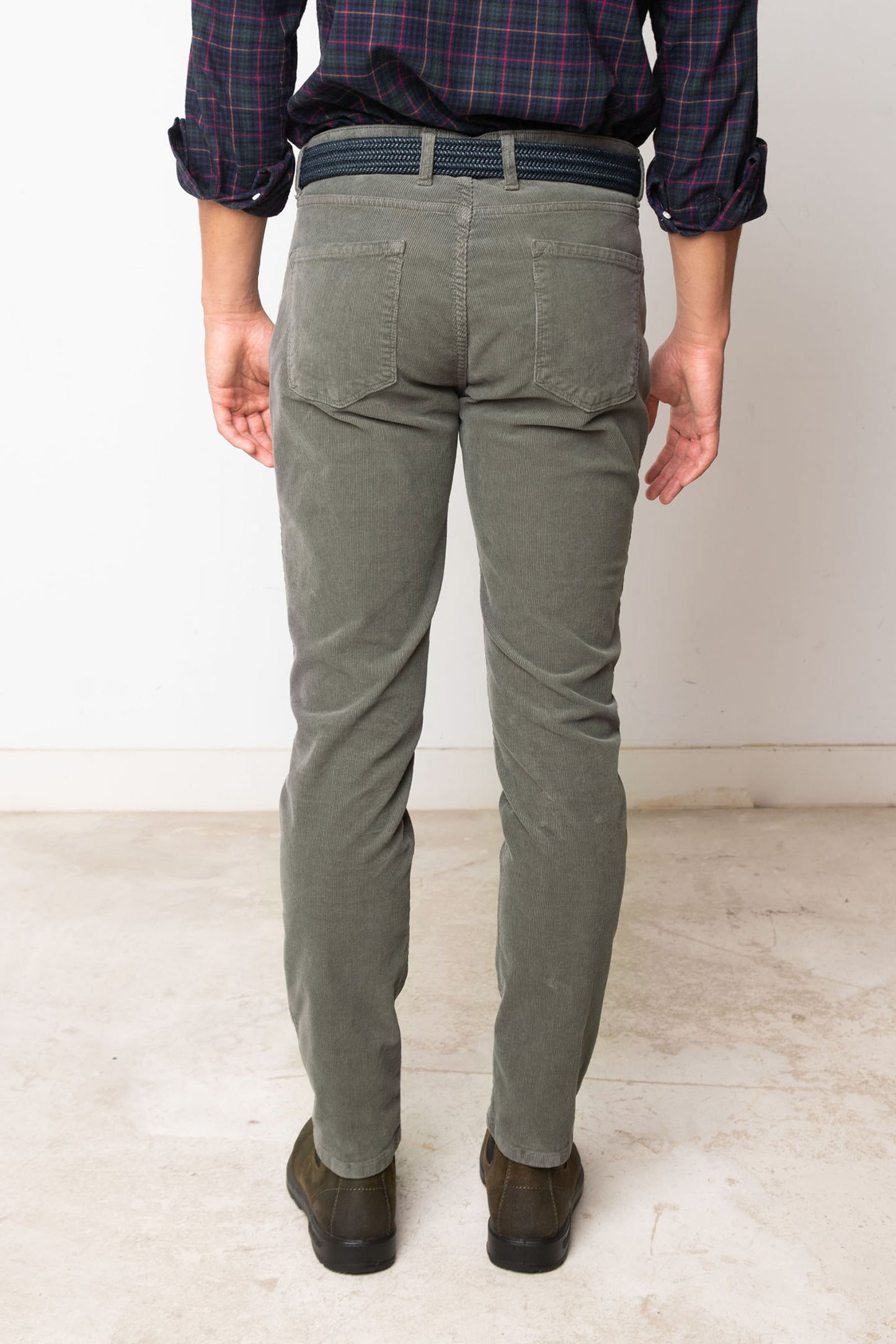 PANTALÓN 5 BOLSILLOS DE PANA GRIS VERDOSO