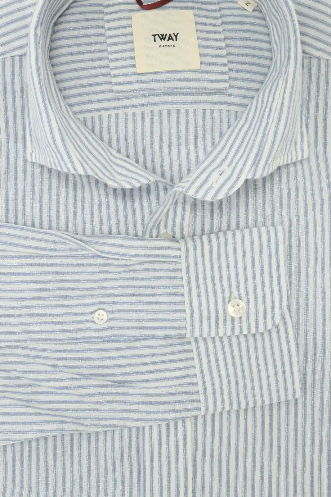 CAMISA DE RAYAS AZULES Y BLANCAS