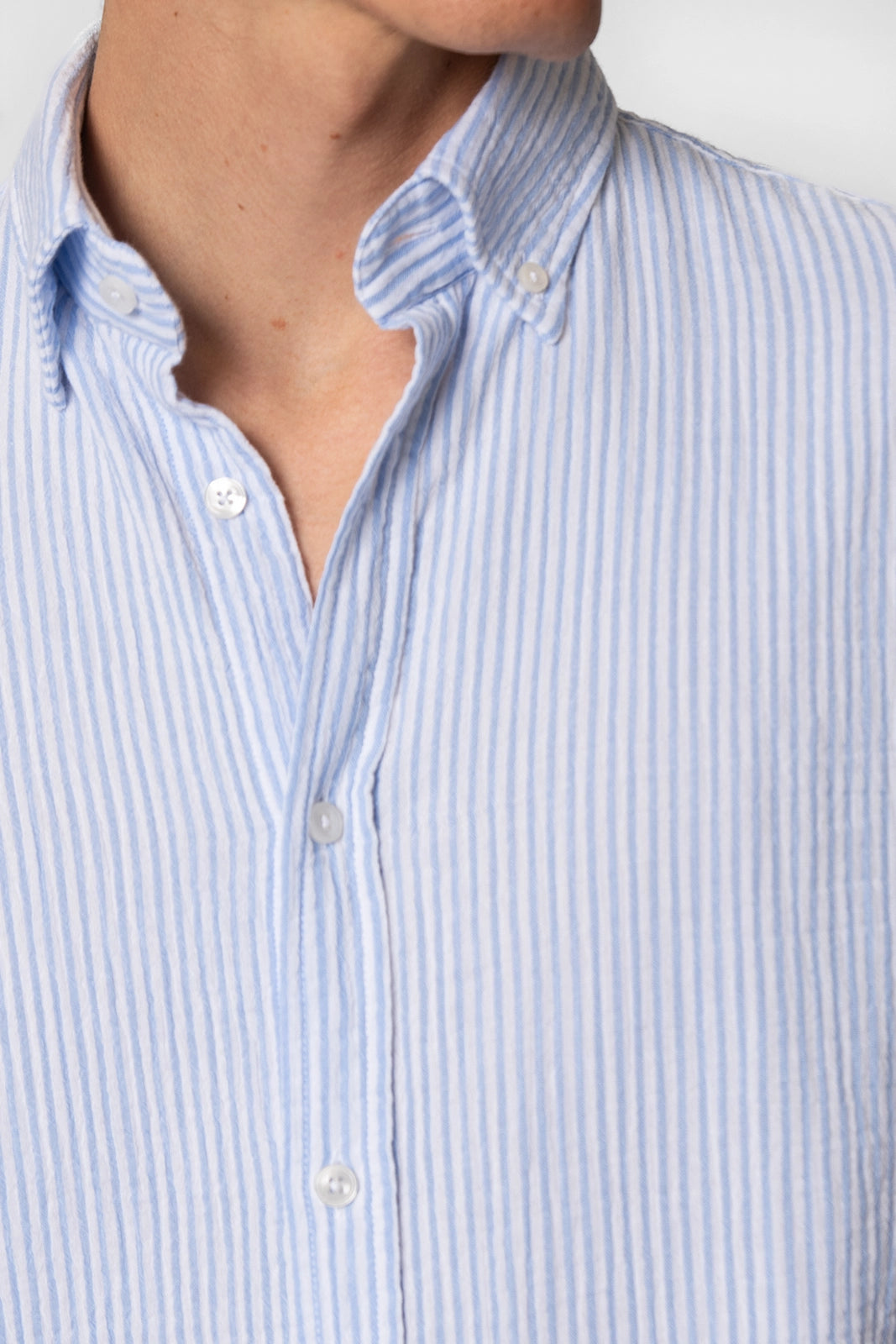 CAMISA DE RAYAS AZULES