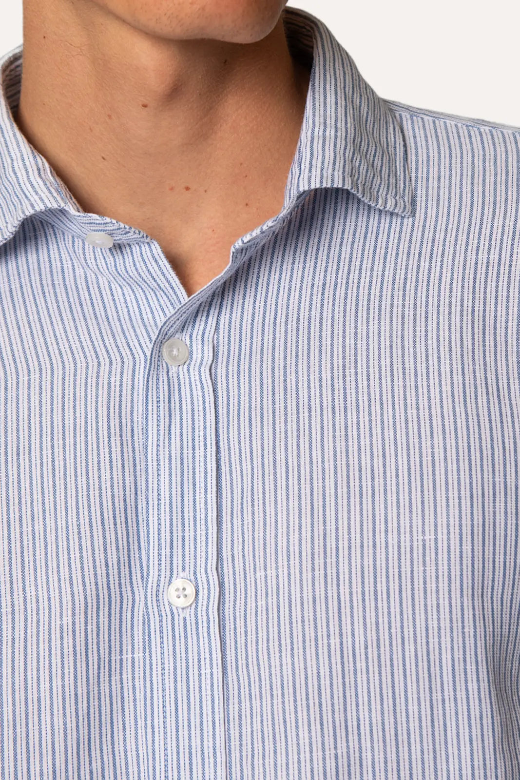 CAMISA DE LINO CON RAYAS AZULES
