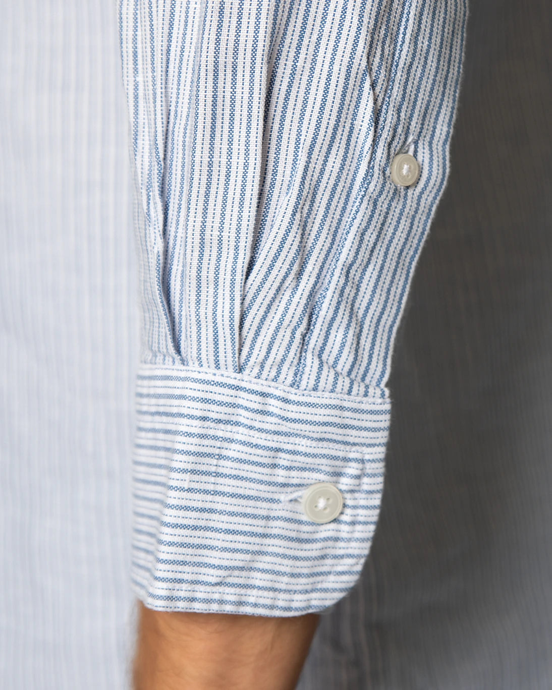 CAMISA DE LINO CON RAYAS AZULES
