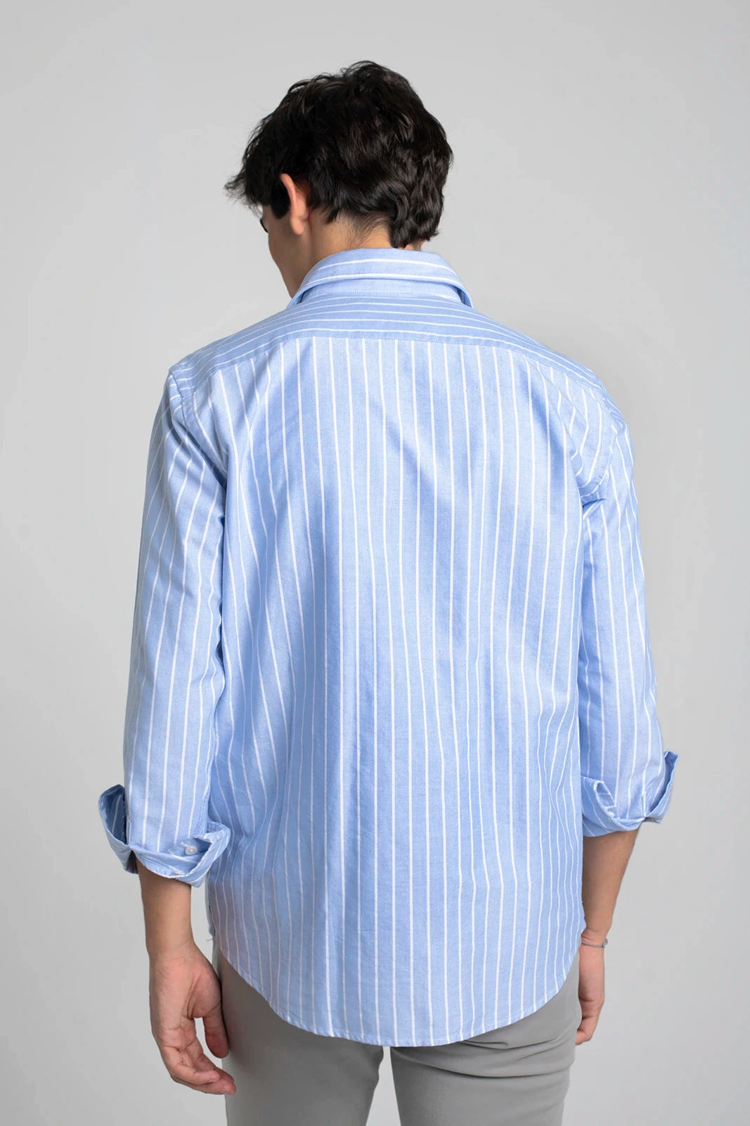 CAMISA AZUL CON RAYA BLANCA