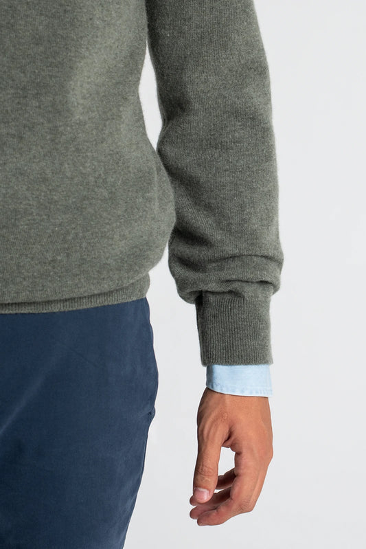 JERSEY CUELLO PICO VERDE OLIVA