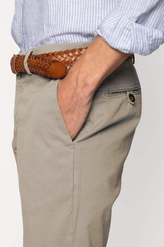 PANTALÓN CHINO PIEDRA