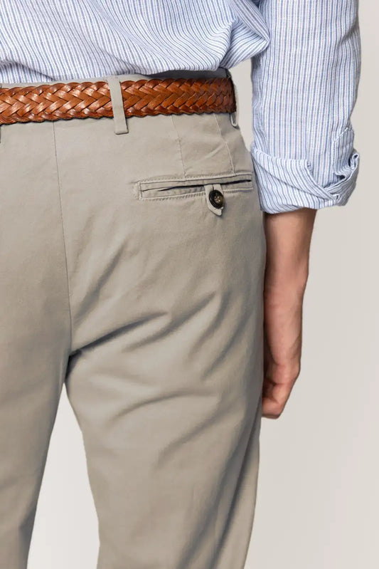PANTALÓN CHINO PIEDRA