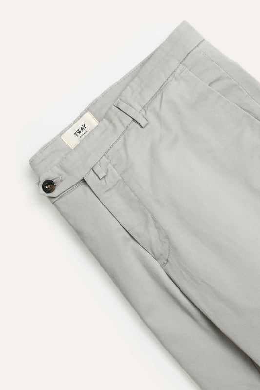 PANTALÓN CHINO GRIS