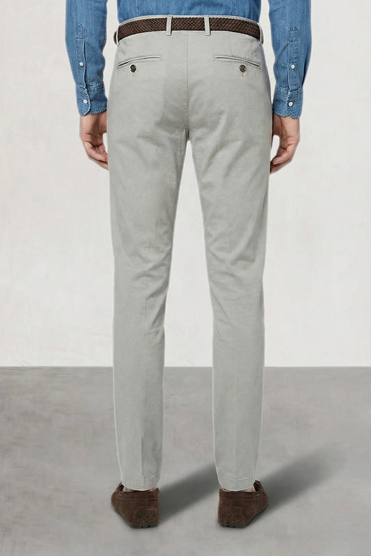 PANTALÓN CHINO GRIS
