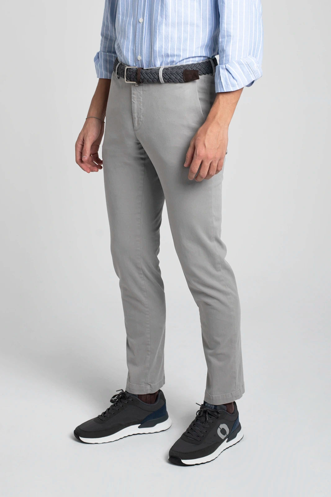 PANTALÓN CHINO GRIS CLARO