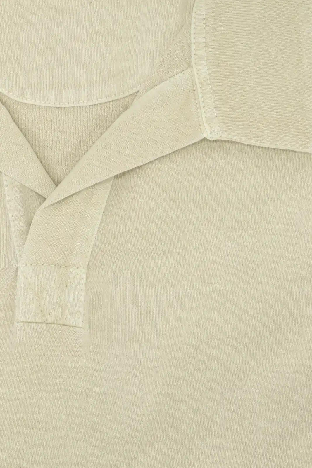 POLO JERSEY SIN BOTONES BEIGE