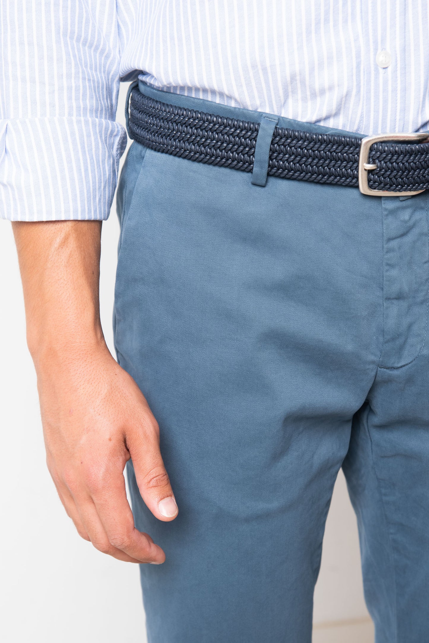 PANTALÓN CHINO AZUL