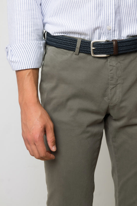 PANTALÓN CHINO GRIS VERDOSO