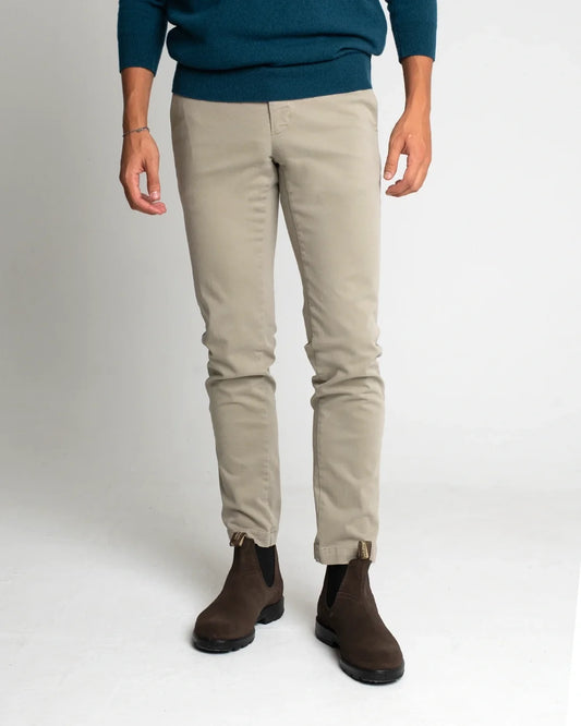PANTALÓN CHINO TOPO